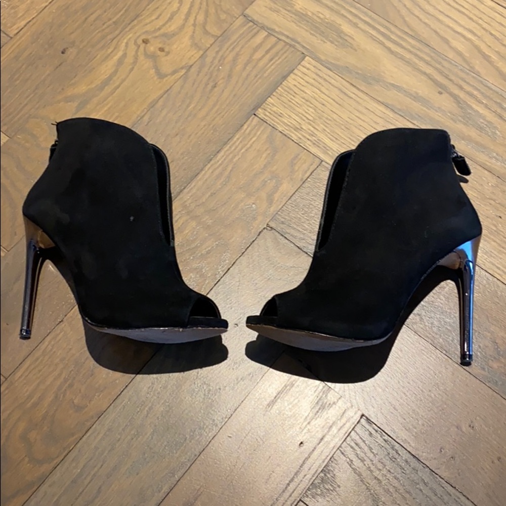 Sexy BCBG Short Suede Boots